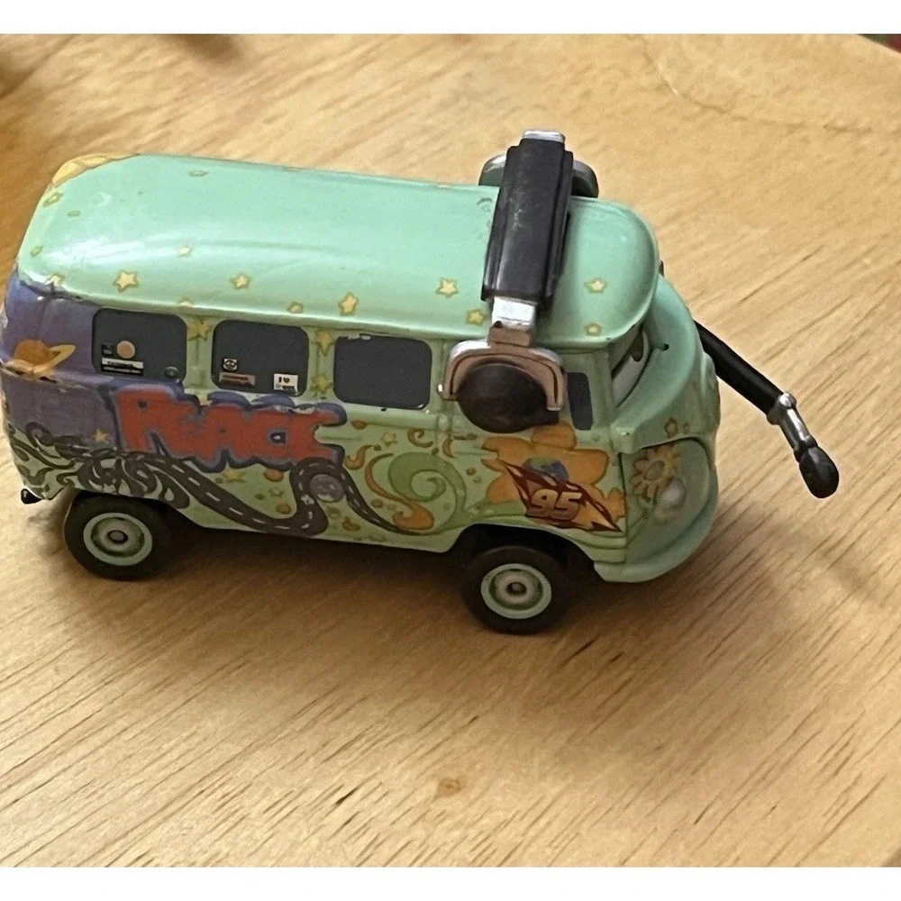 Disney Pixar Cars Fillmore w/ Headset‎ 95 Pit Crew Race Team Diecast 1.55 scale